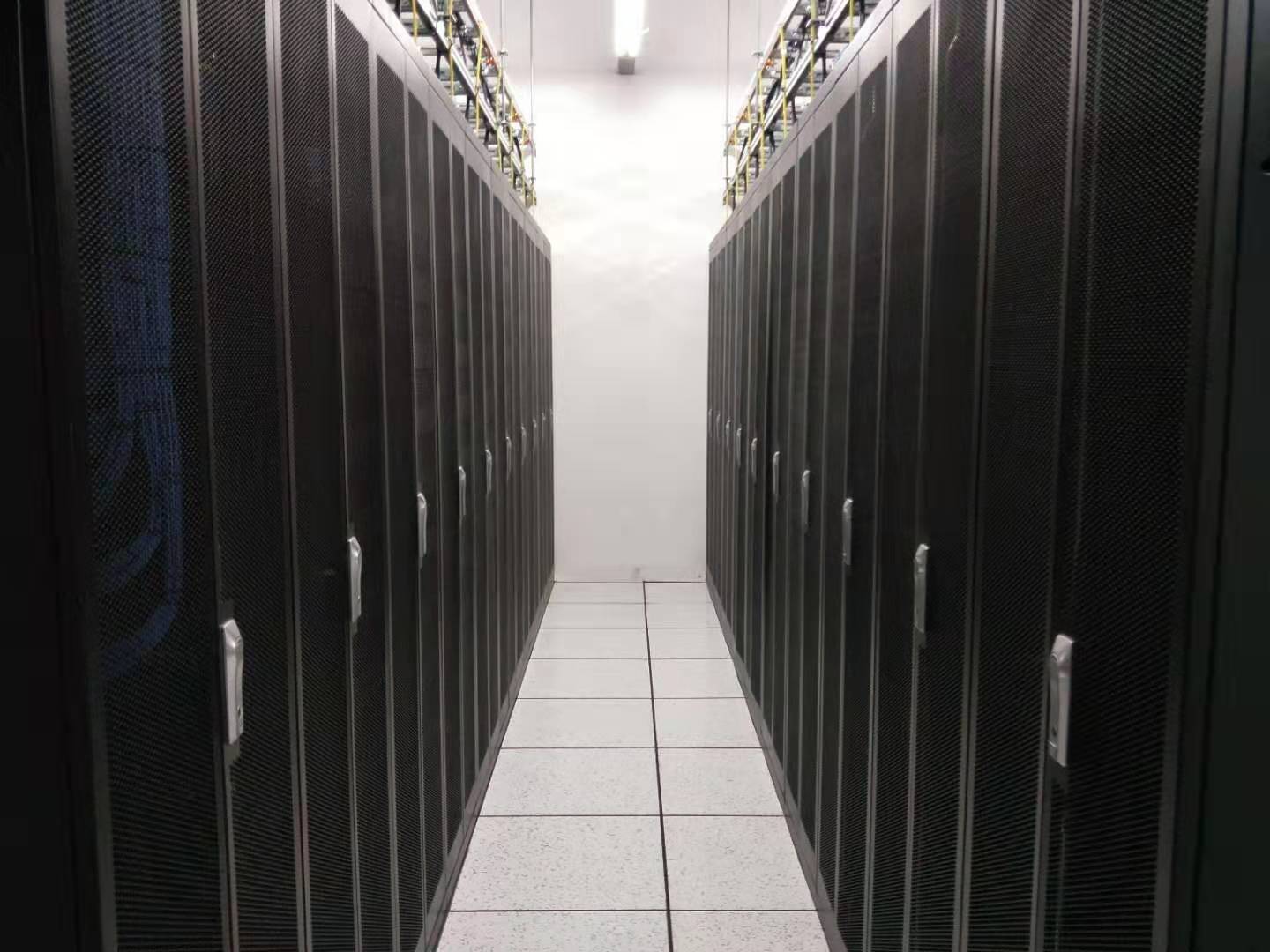 东兴IDC机柜促销季开启
